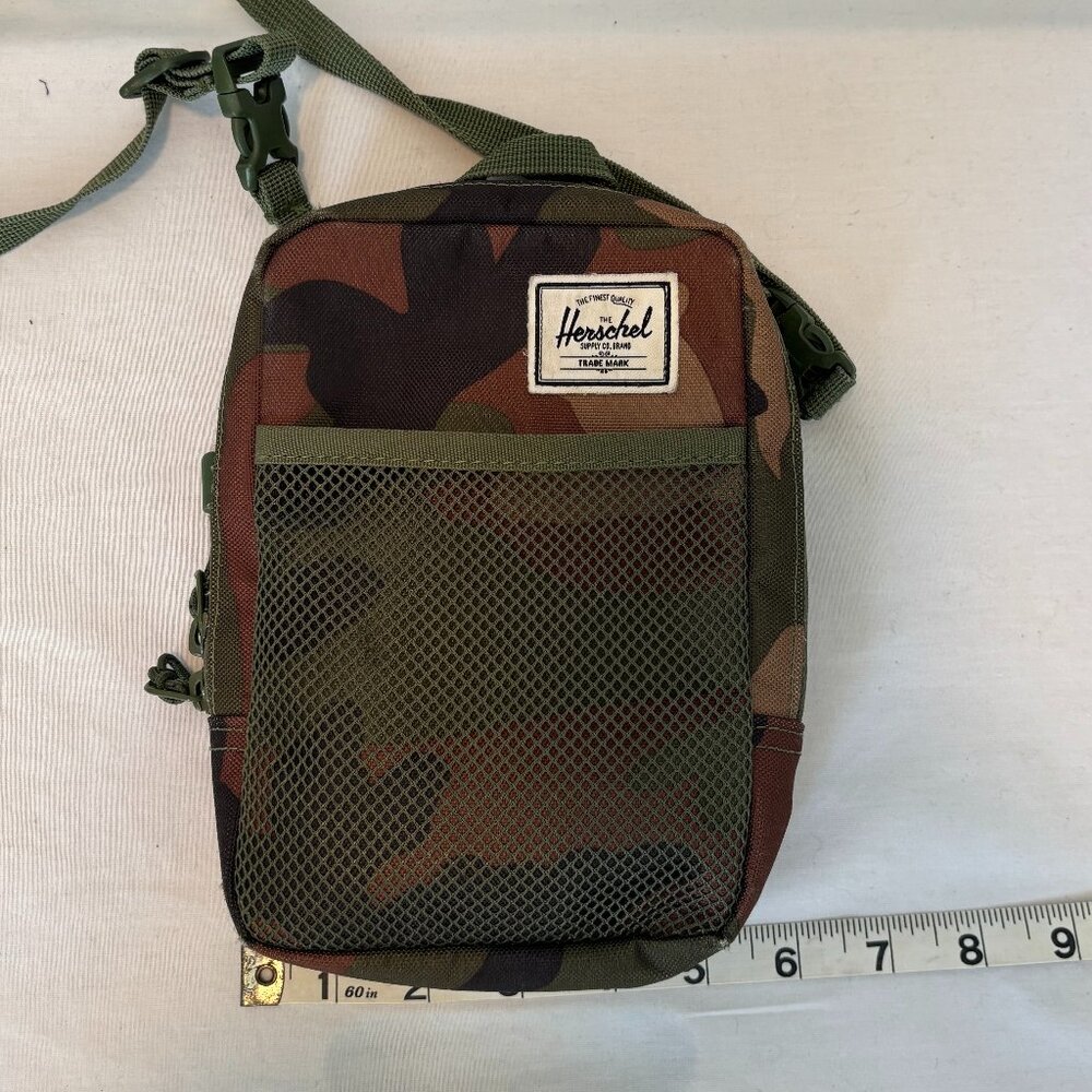 Herschel Sinclair Small crossbody Bag and coin/card wallet in Army Green, camo - Picture 8 of 15